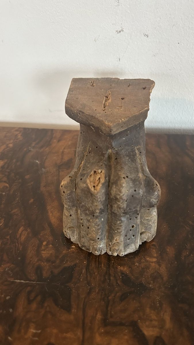 Altri mobili d'antiquariato: Antiker Möbelfuss, Löwentatze, Holz, – Usato da Riedholz venduto da Frettchen63 1