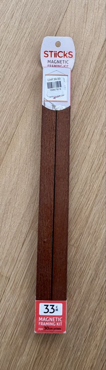 Bilderrahmen: Stiicks magnetischer Bilderrahmen Holz 33cm neu – Neu und originalverpackt aus Basel von Maui88