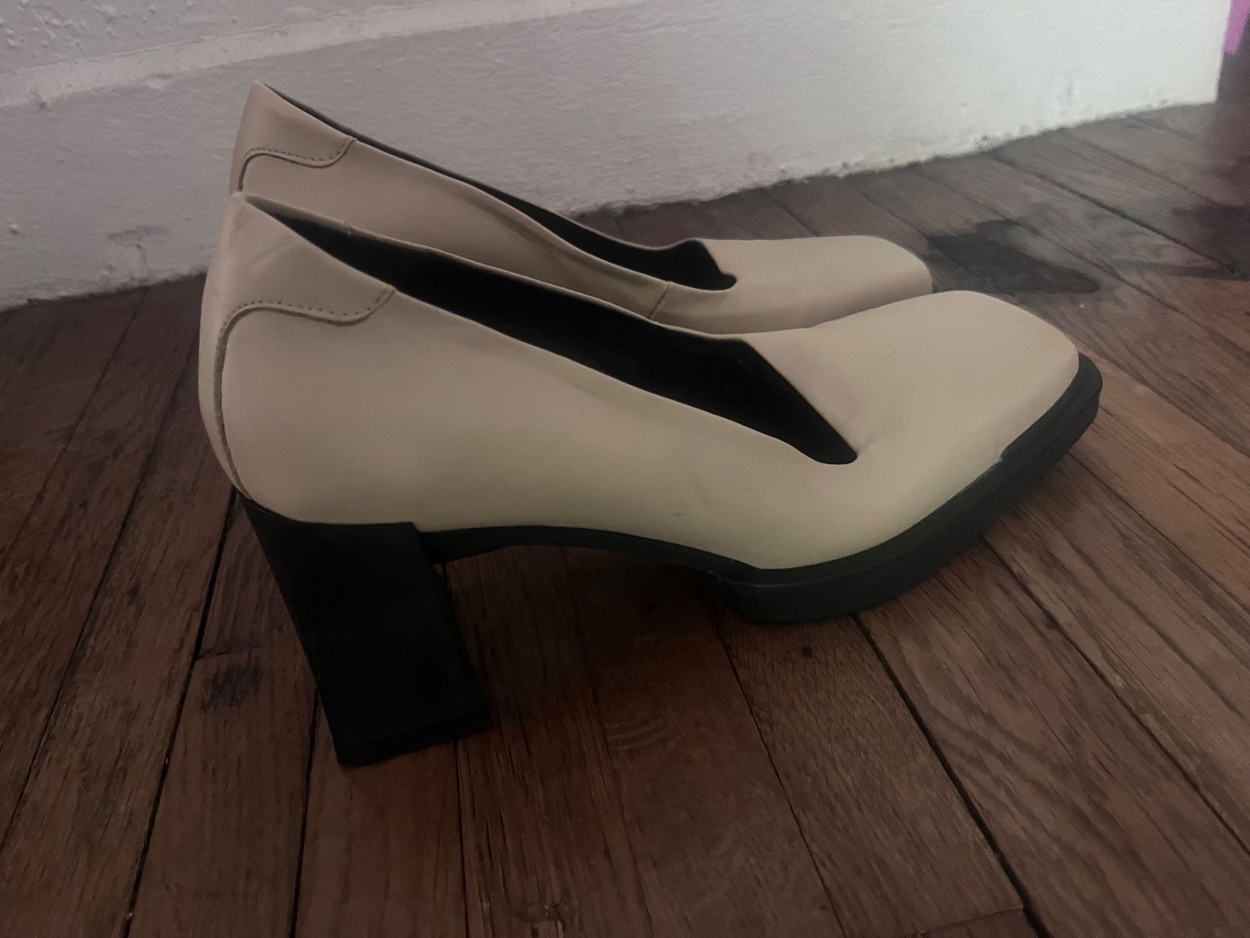 Vagabond Scarpe da donna: Beige Vagabond Pumps Square Toe neu – Nuovo (secondo la descrizione) da Zürich venduto da spusi-town