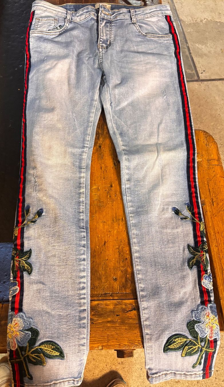 Jeans: Damen Jeans grösse 42 8er Pack. – Usato da Münchenstein venduto da tsp01
