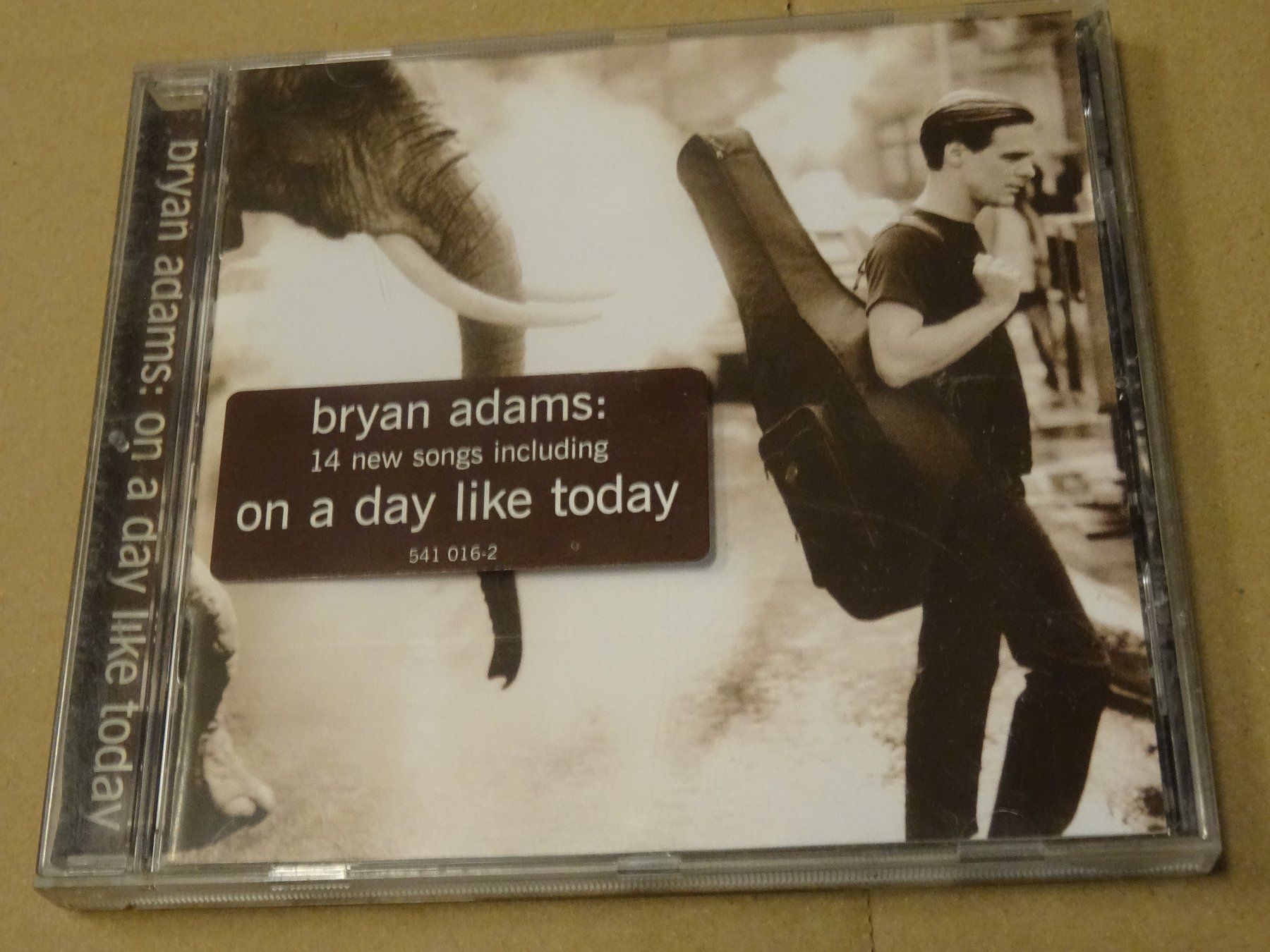 CDs: Bryan Adams - On a day like Today CD – Gebraucht aus Olten von Disc-Ausverkauf