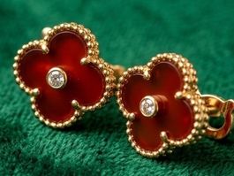 Boucles d'oreilles trèfle rouge