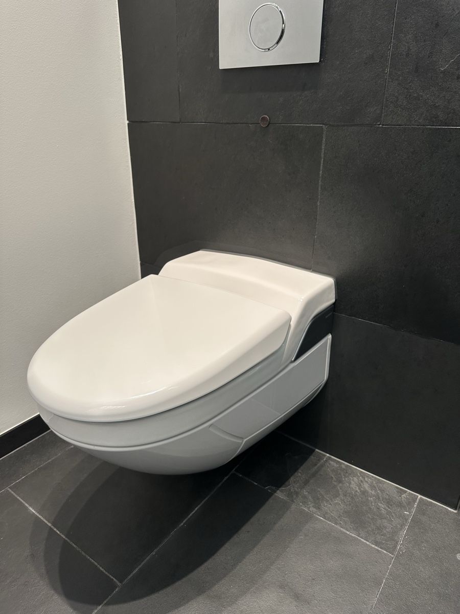 Geberit WC: Dusch WC Balena 7000 ab CHF 1.00 – Defekt aus Wolfhausen von Hole-in-One 2