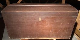 Holztruhe Buckeltruhe braun antik, alt, Vintage Deko