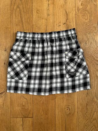 Karierter Minirock, Schwarz-Weiss - ideal für den Sommer!