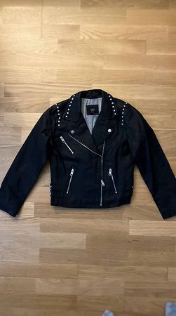 Girls Kunstlederjacke schwarz mit Nieten für 11/12 Jahre