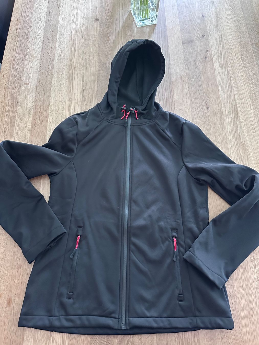Giacche: Softshell-Jacke, Damen, Gr. S (36/38) – Usato da Krauchthal venduto da swisscheese