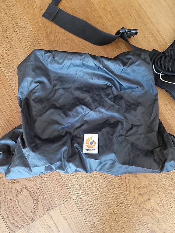 Ergo Baby Marsupi portabebè: Ergobaby Trage inkl. Regencover – Usato da Rüfenacht BE venduto da Fbmw 3