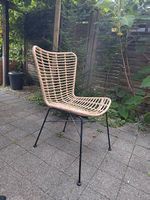 4 Sehr bequeme und hübsche Rattan-Stühle