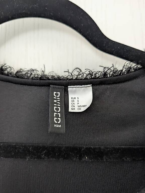 Giacche: Schwarzer Cardigan Gr. S – Usato da Erschwil venduto da andora00 2