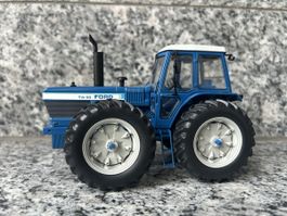 Ford TW 30, 1:32, Univeral Hobbies