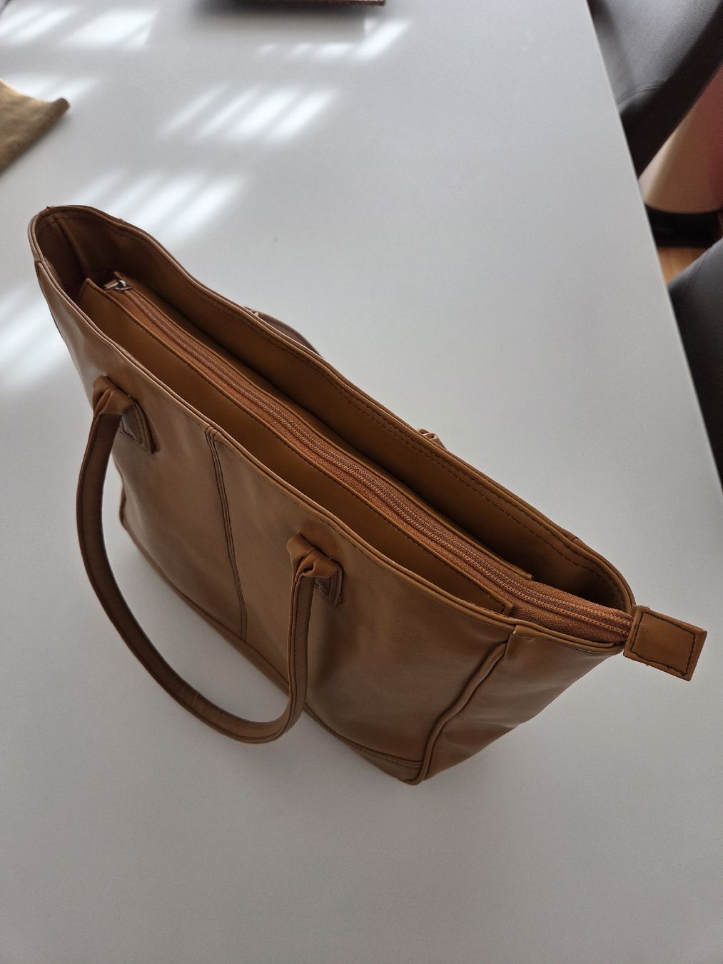 Borse da donna: Elegante Handtasche aus Kunstleder – Usato da Stans venduto da chessy. 4