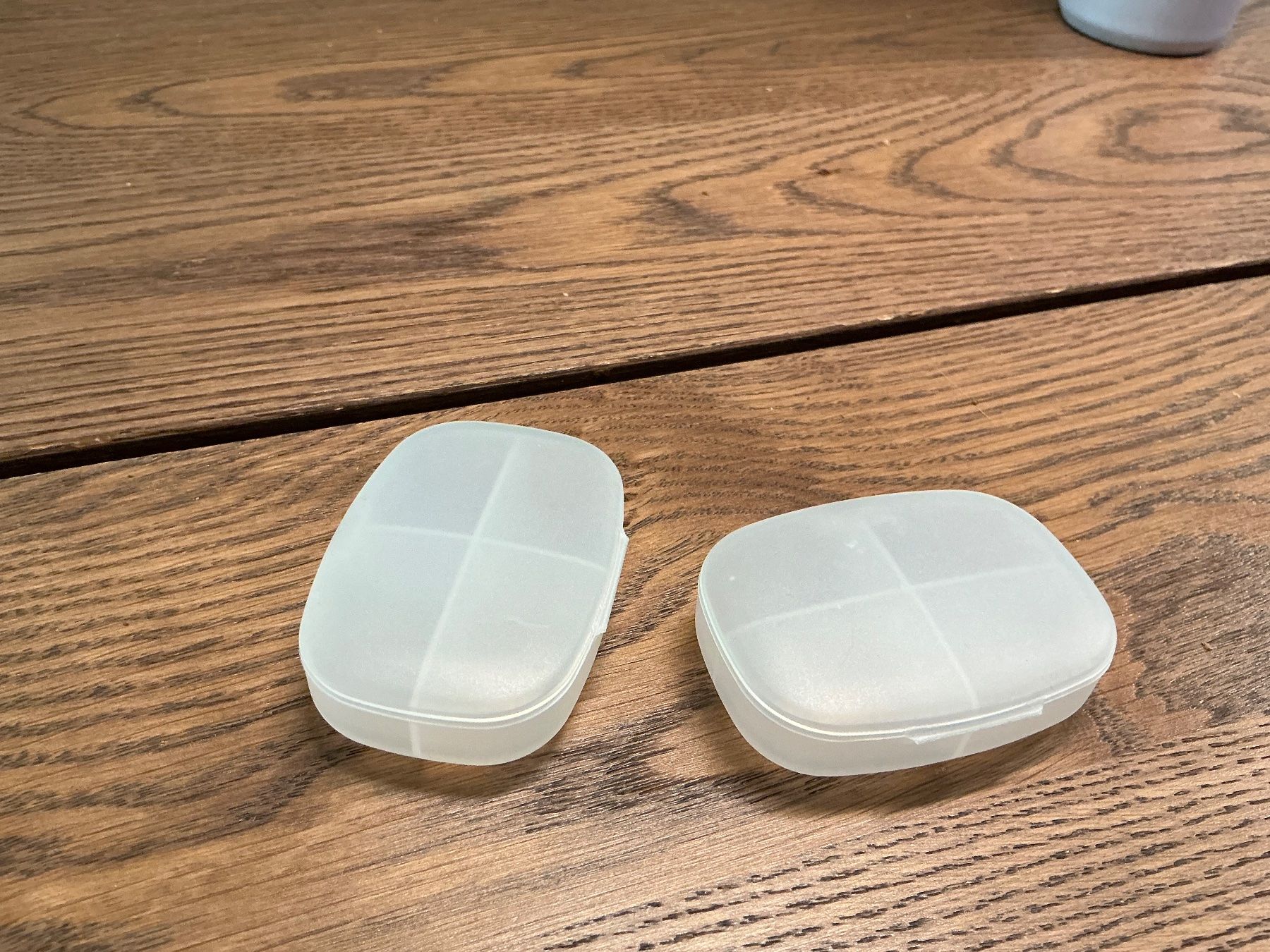 Behälter & Ähnliches: Pillendose 4 Fächer matt Weiss  2 Stck – Gebraucht aus Würenlos von sweety5436 1