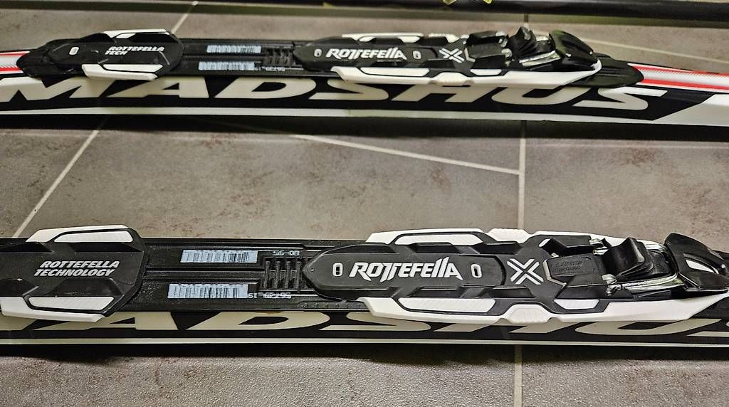 Madshus Skis: Langlaufski mit Bindung und Stöcken – Gebraucht aus Schwarzenburg von Hudis 2