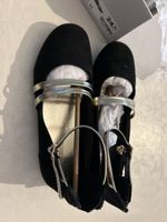 Ballerinas schwarz mit Goldriemen, Grösse 33