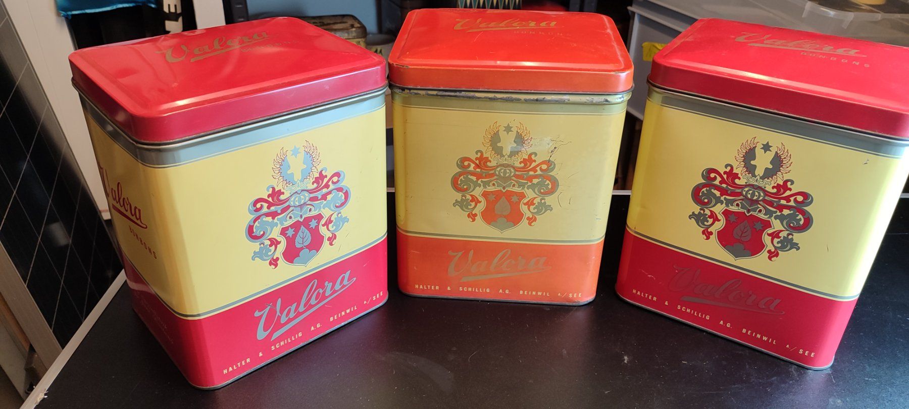 Barattoli: Wunderschönes altes Blechsdose Trio valora – Usato da Gelterkinden venduto da MYSTOREFORYOU4460