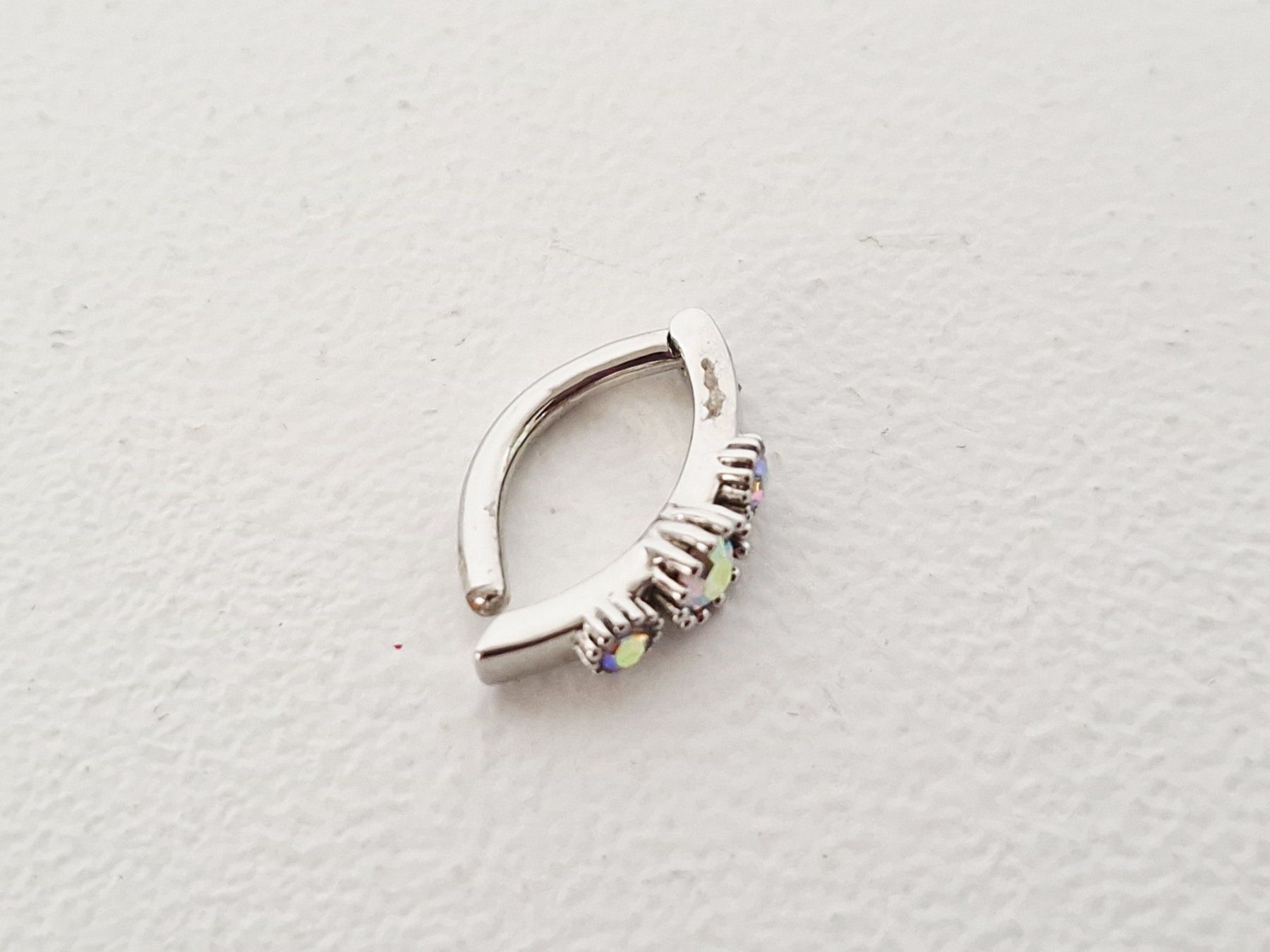Gioielli per piercing: Bauchnabel Piercing mit drei Steinen – Usato da Hallau venduto da CHACLA 4