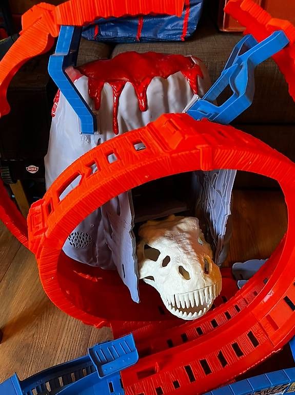 Spielzeuge: Hot Wheels Monster Trucks Bahn – Gebraucht aus Kaiseraugst von jul_fm8q 1