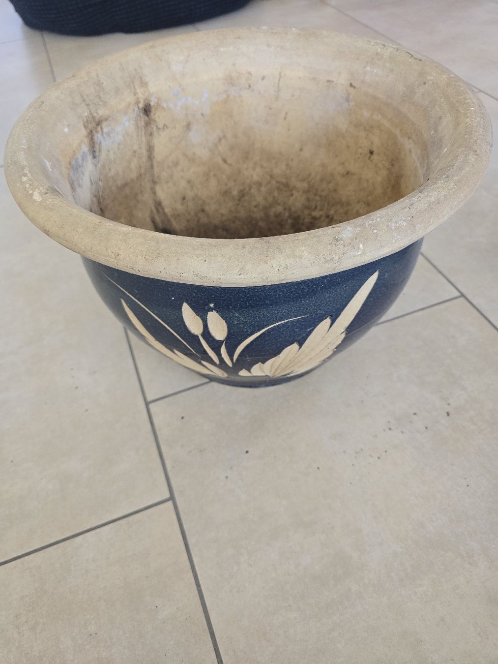 Pots de fleurs: Schöner grosser Tontopf – D'occasion à Rickenbach b. Wil par Kth_v8