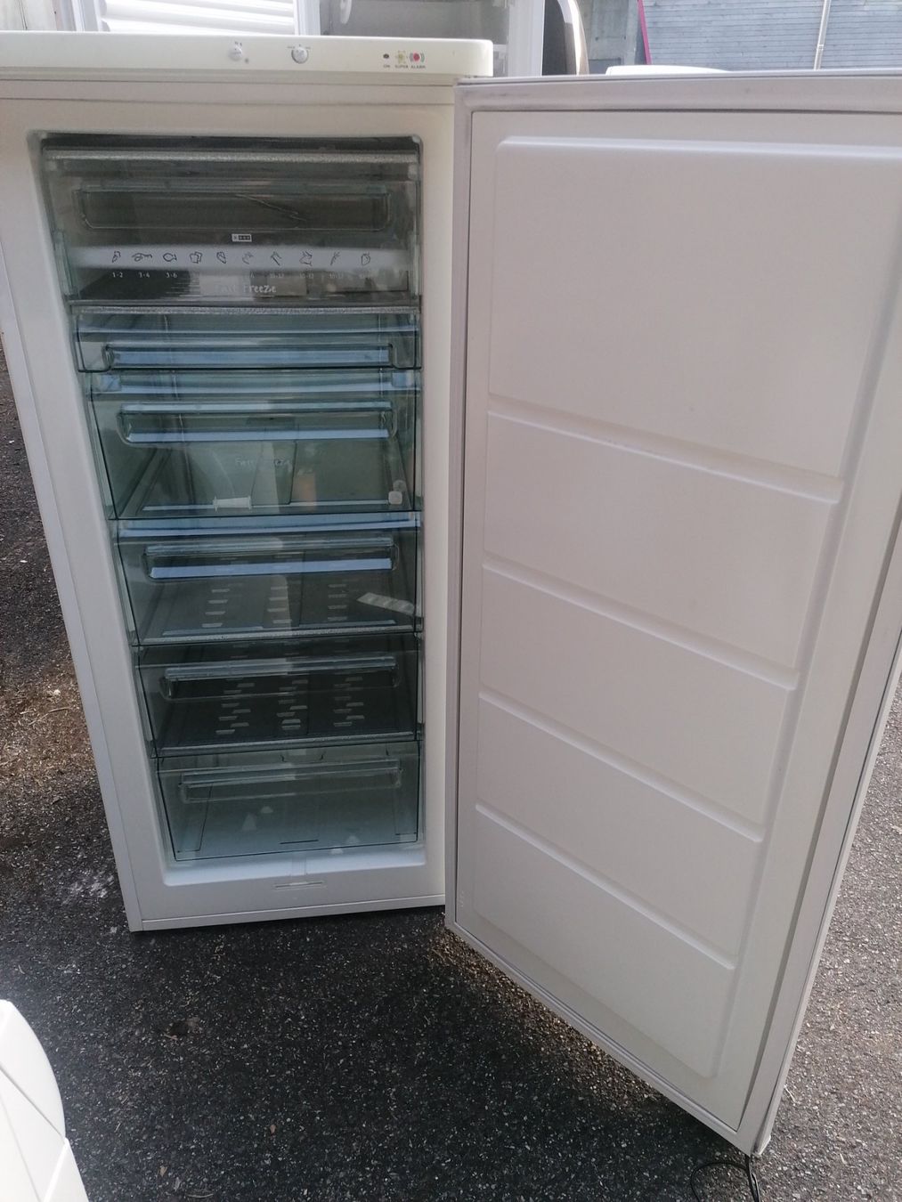 Electrolux Congelatori: Electrolux Gefrierschrank EU:6836 c.Type:B227796. – Usato da Biel / bienne venduto da Sarouch9 1