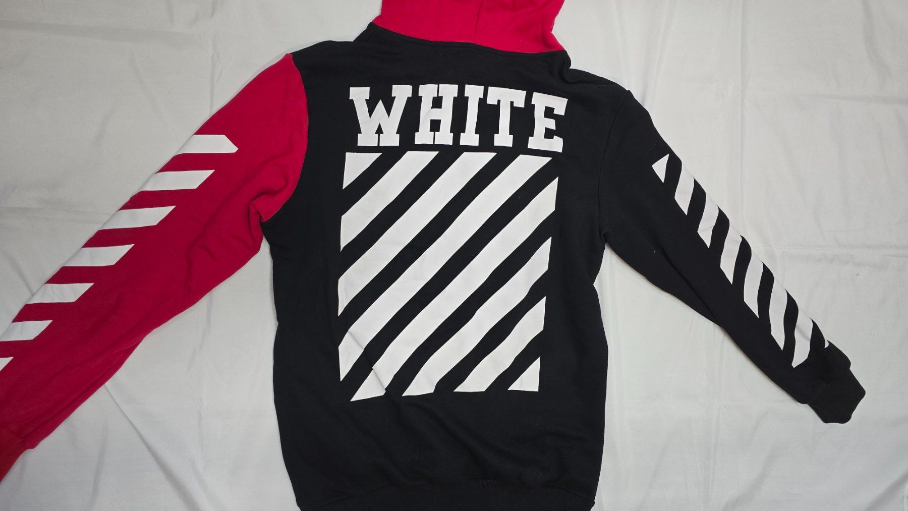 Maglioni & Felpe: Off White Hoodie Black/Red Gr. L – Usato da Löhningen venduto da Sanmyk 1
