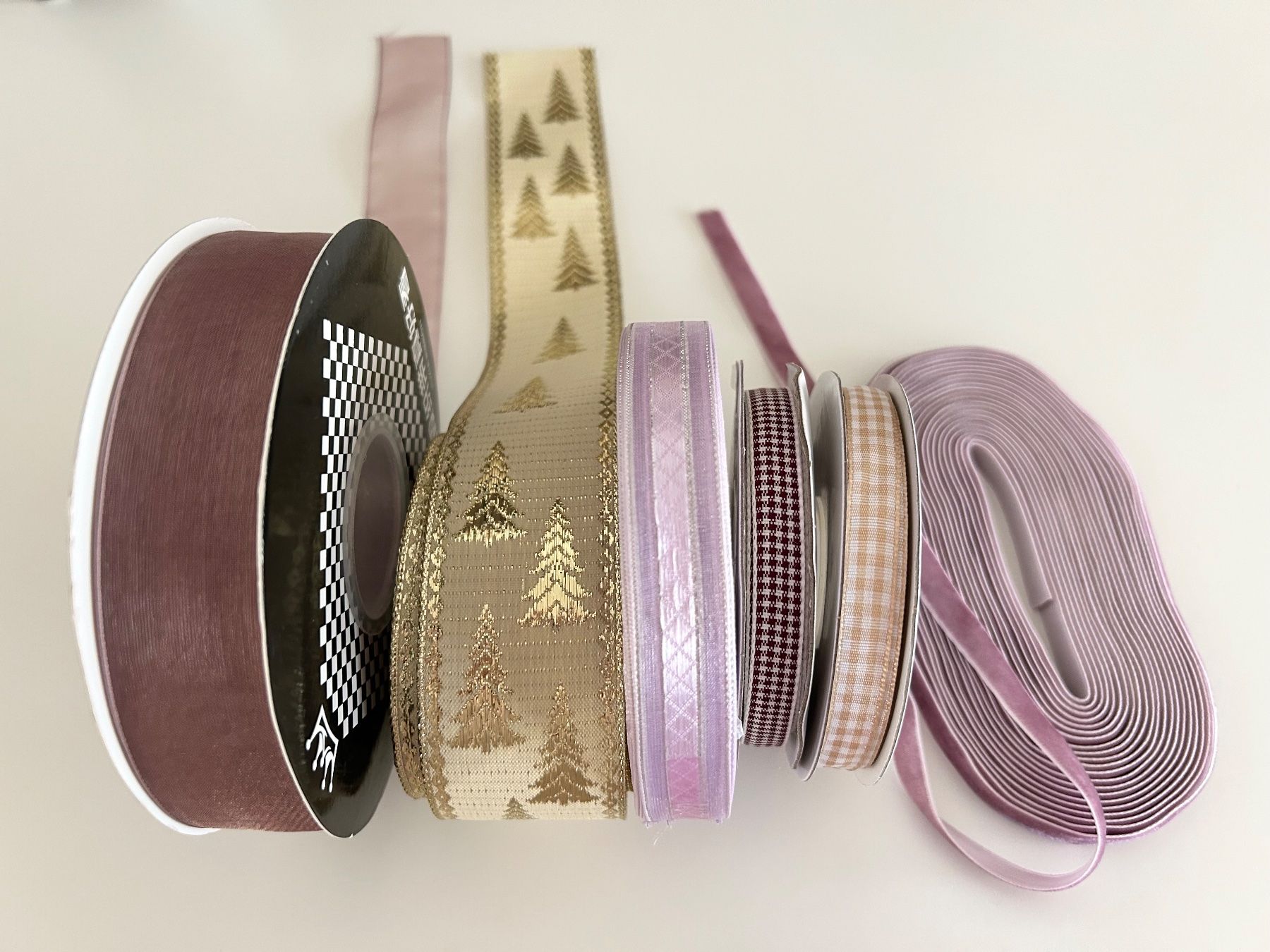 Nastri decorativi: Geschenkbänder / Ribbons - 4 meters in total for 1 Fr – Nuovo e nell'imballaggio originale da Basel venduto da lau_982w 6