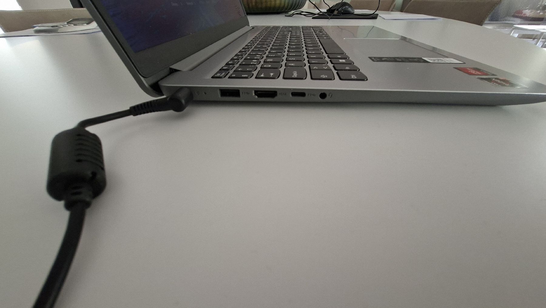 Lenovo Notebook: Lenovo ideapad 1 15AMN7 – Nuovo (secondo la descrizione) da Zürich venduto da mih_9rf2 4