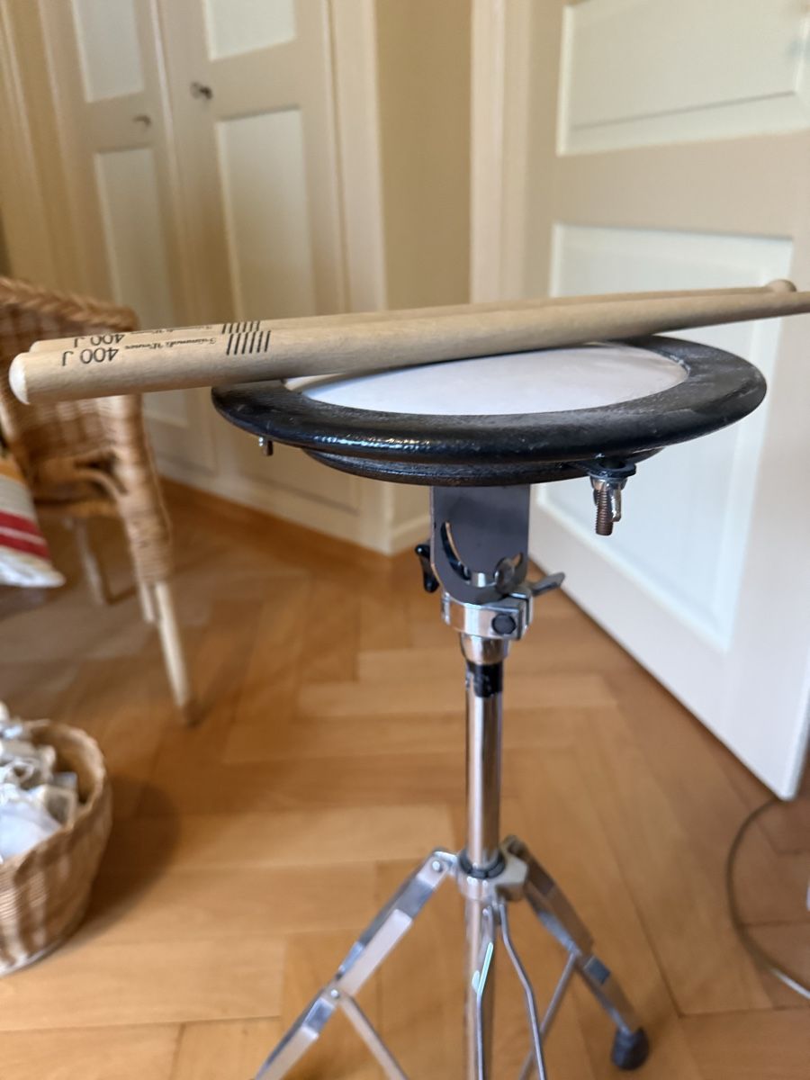 Strumenti musicali: Drumpad mit Sticks – Usato da Winterthur venduto da lar_967h 1