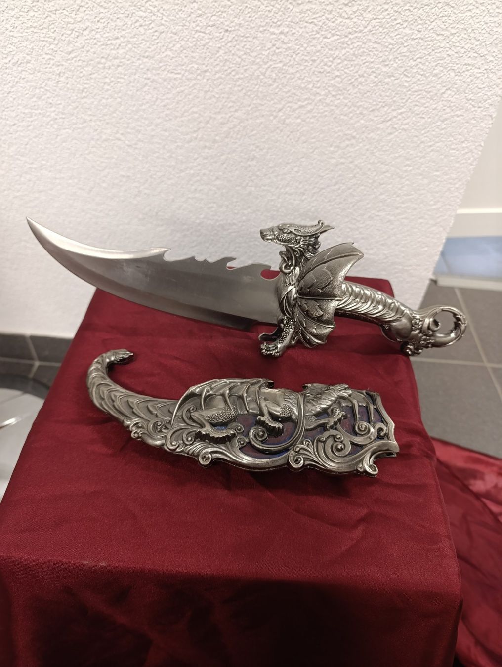 Posate: Couteau/Dague/déco " Dragon" – Usato da Avry-sur-Matran venduto da dav_nm5p