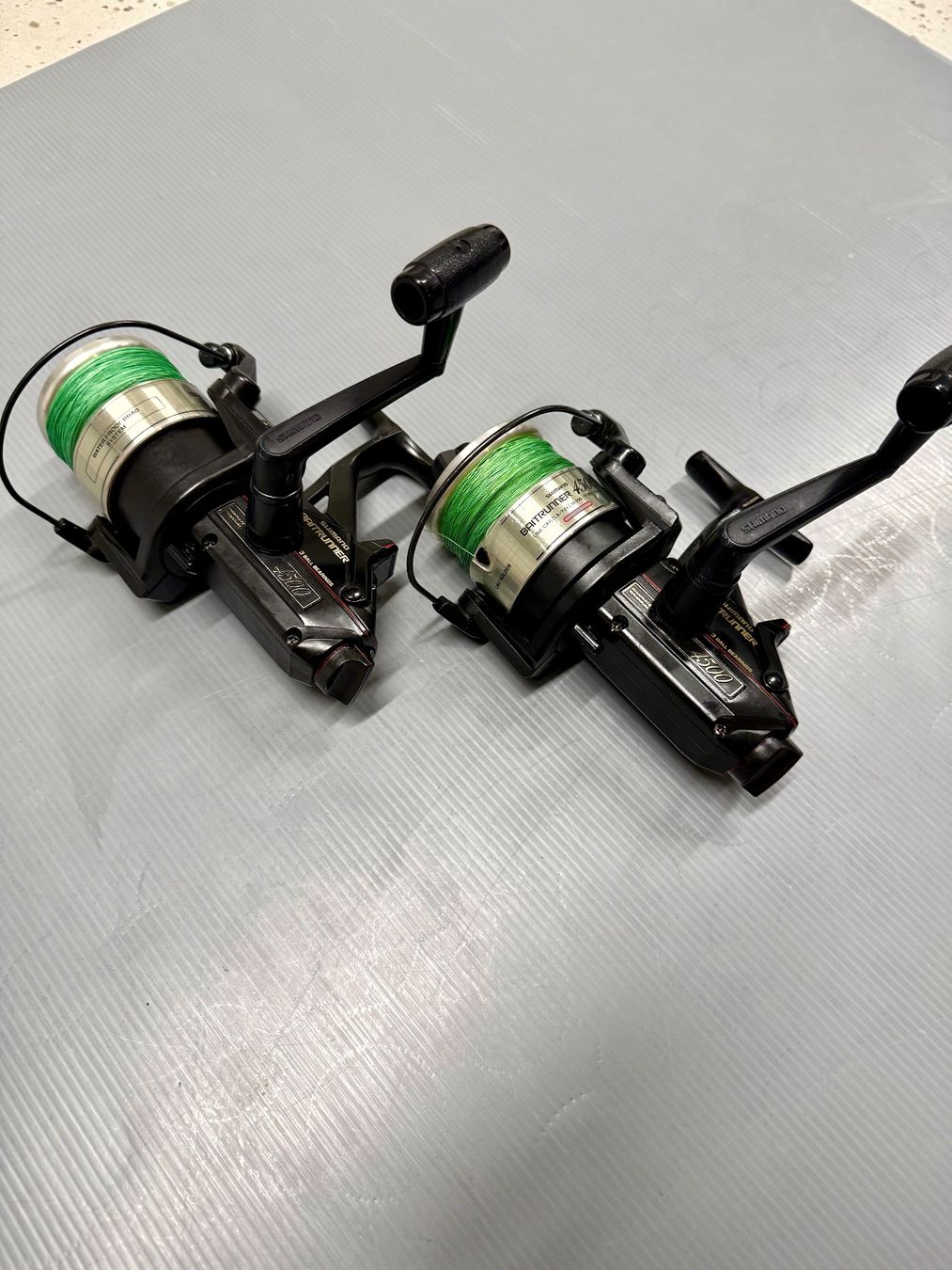 Shimano Tamburi & Mulinelli: 2x Shimano US Baitrunner  4500gr Wels Karpfenrollen – Usato da Trimbach venduto da duri.. 2