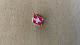 Schweizer Fahne im Wind Pin