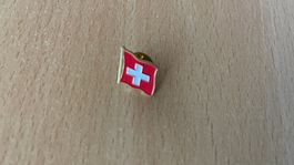 Schweizer Fahne Schweizerkreuz im Wind Pin