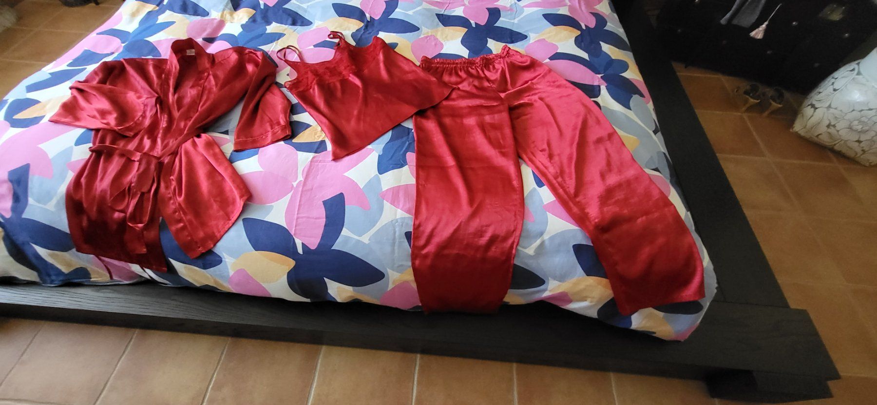 Négligés & Pyjamas: Pyjama 3 pièces – D'occasion à Romont FR par Glonounou