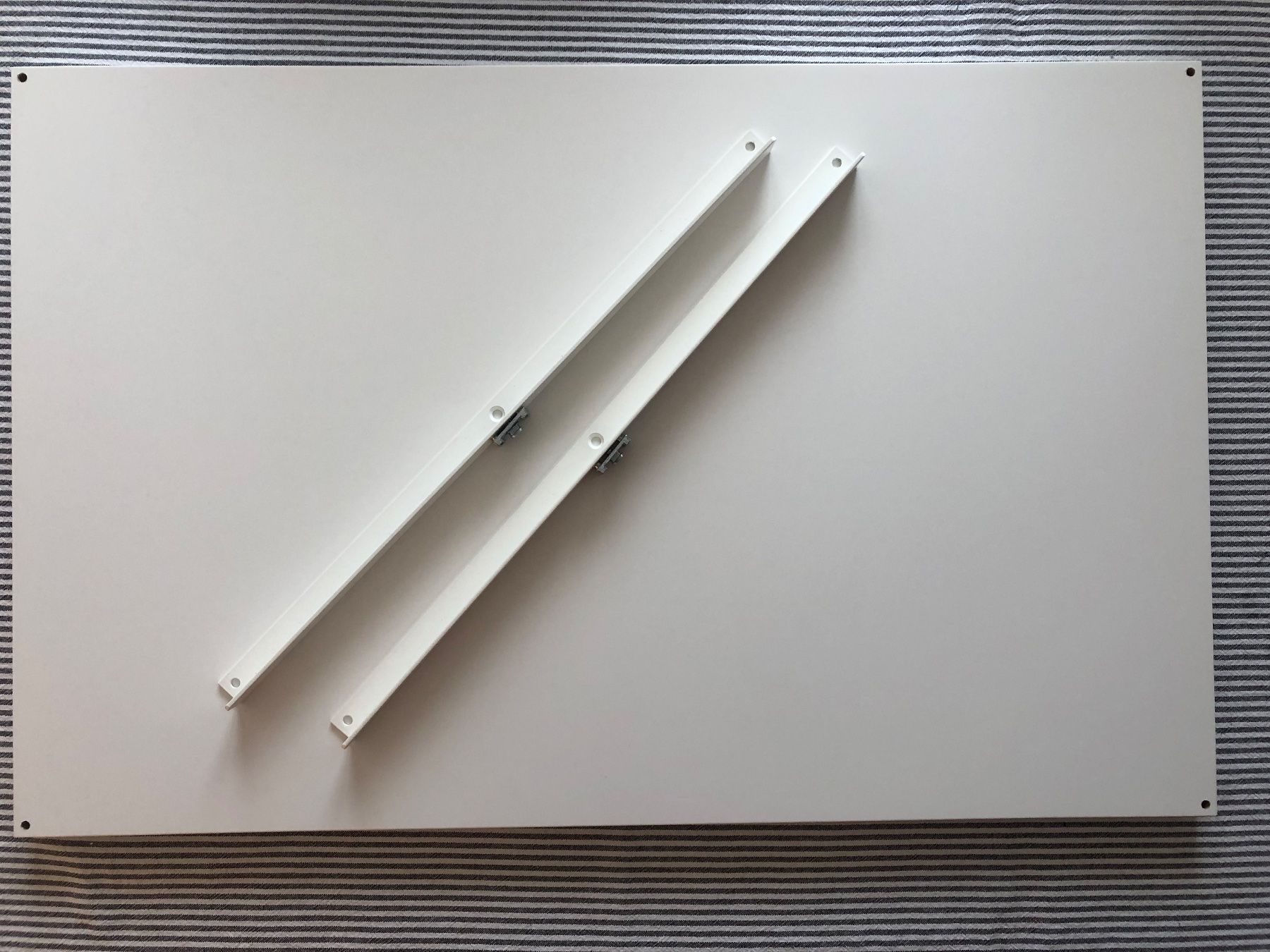 Ikea Regale: Elément d'étagère ELVARLI : 1 tablette blanche avec console – Gebraucht aus Préverenges von groli_mur 1