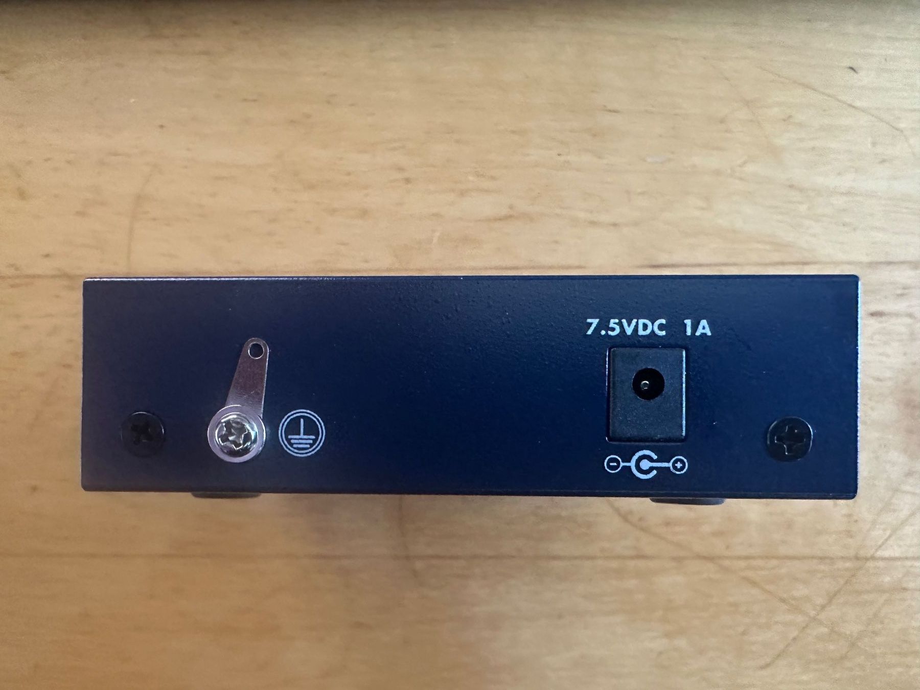 Netgear Hubs & Switches: NETGEAR FS105 v2 Switch 5 Port Fast Ethernet Switch – Gebraucht aus Stallikon von Rsiri 2
