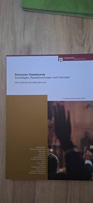 Bücher: Schweizer Staatskunde – Gebraucht aus Madiswil von Oleander2