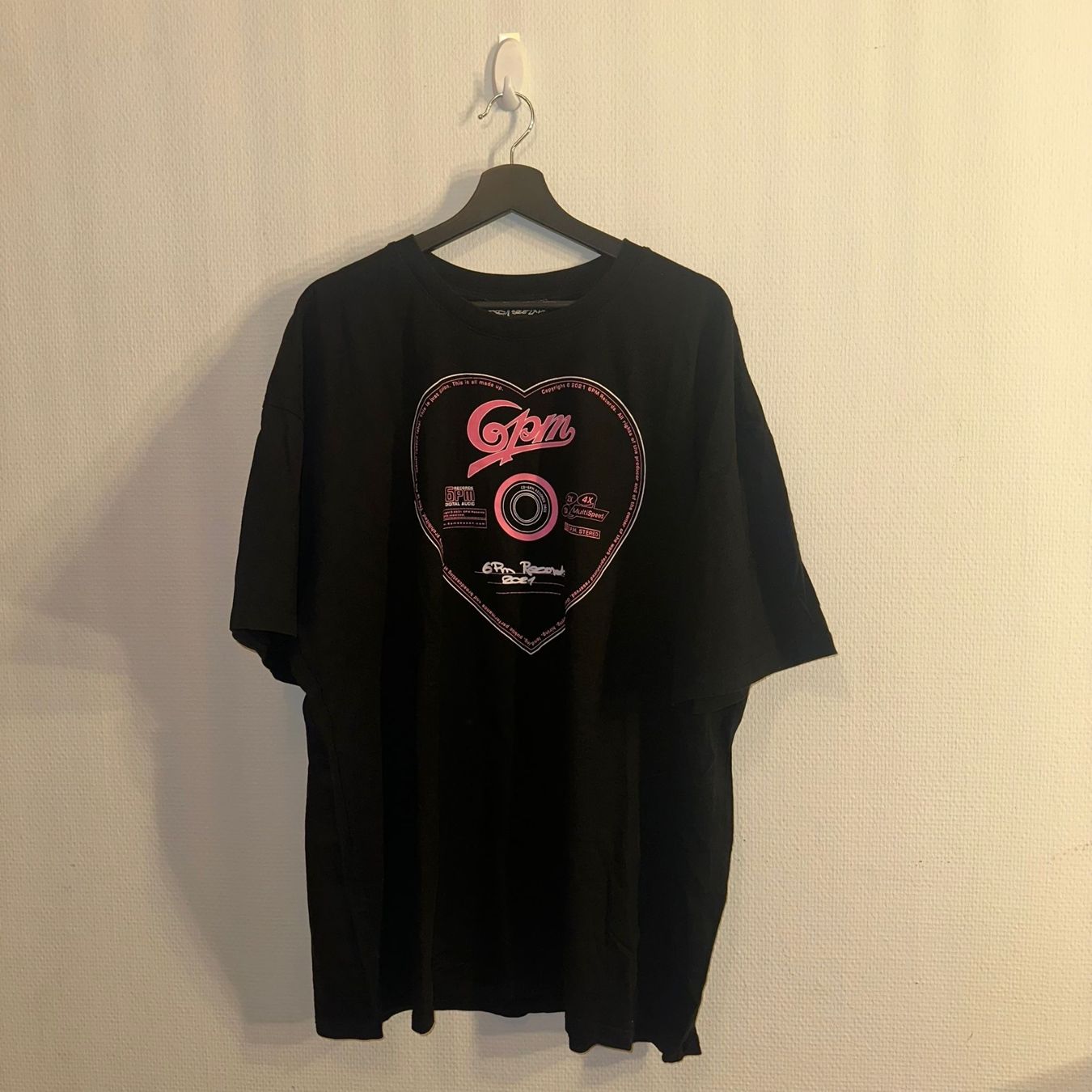 6PM T-shirt: 6PM Tee Black – Usato da Bern venduto da gia_jqj7