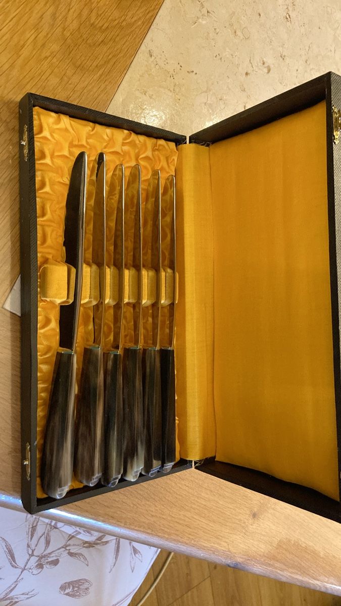 Coltelli: Set de 6 couteaux de table corne – Usato da Bursinel venduto da SeveralLives