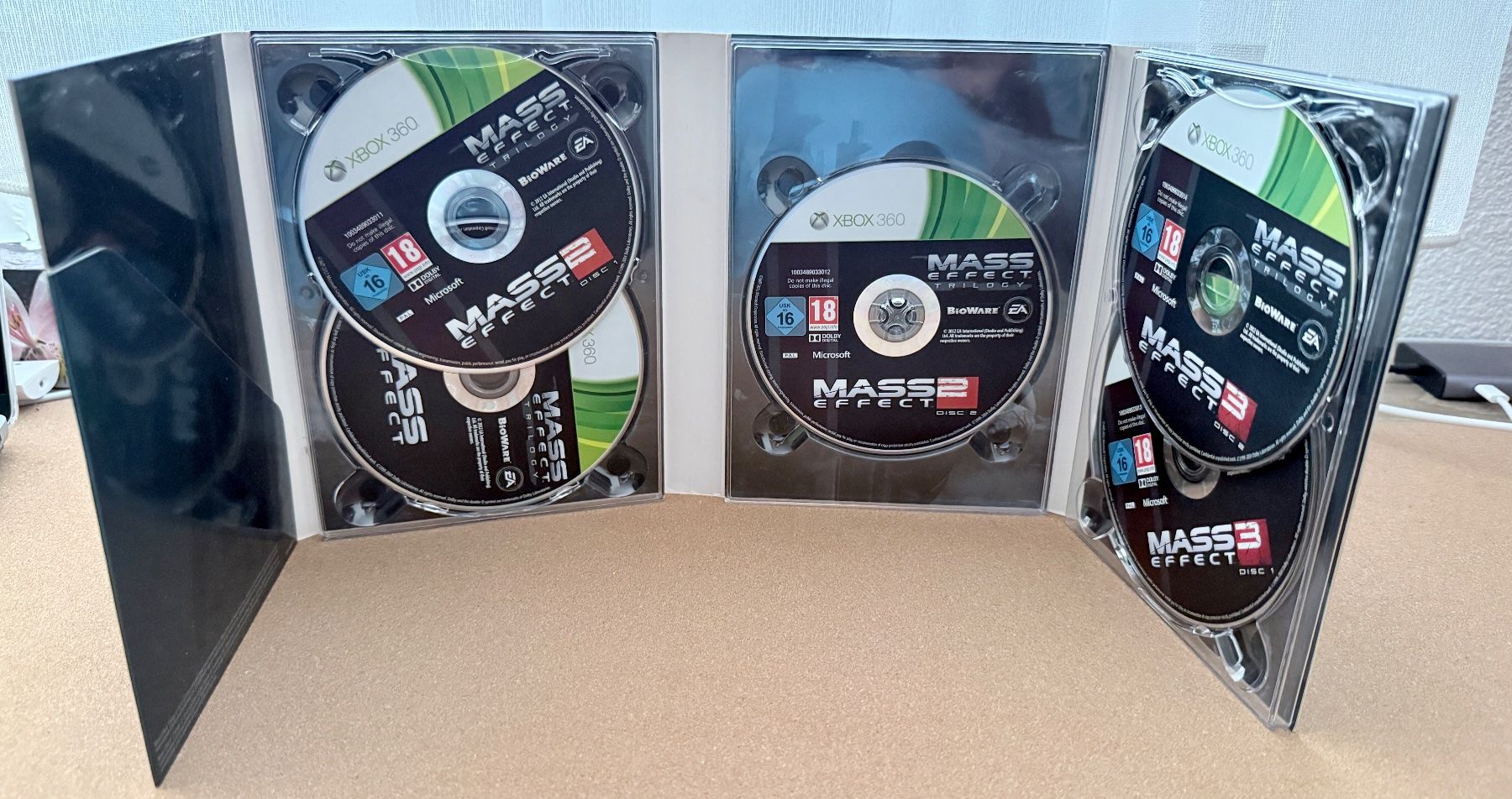 Microsoft Jeux: XBOX 360 Mass Effect Trilogy Edition (PEGI) – D'occasion à Dintikon par Onomichio-Kun 1