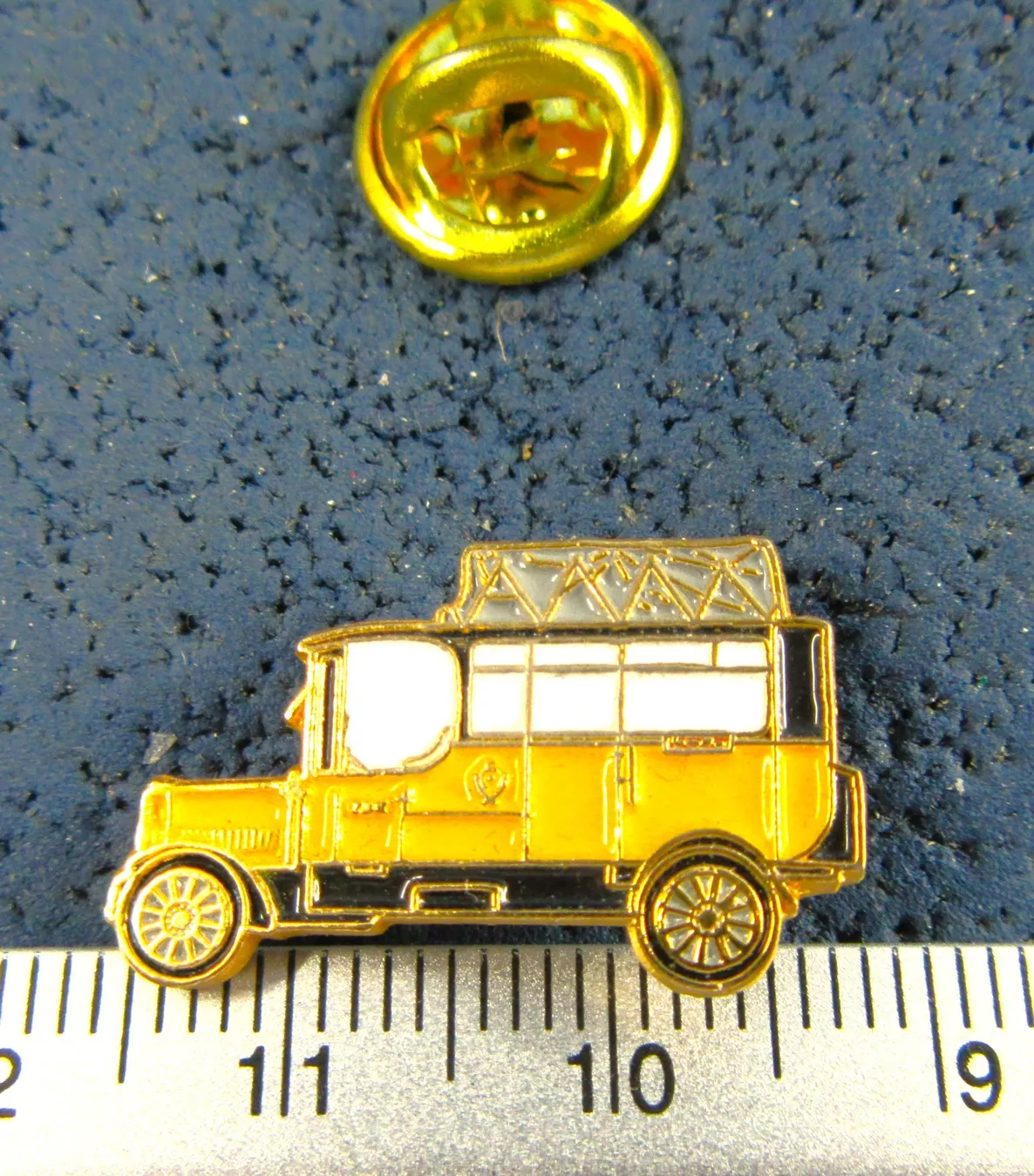 Saurer Plaketten & Abzeichen: SAURER POSTAUTO OLDTIMER PIN KLEIN-FEIN POST PTT – Gebraucht aus Ettingen von Hausi4711