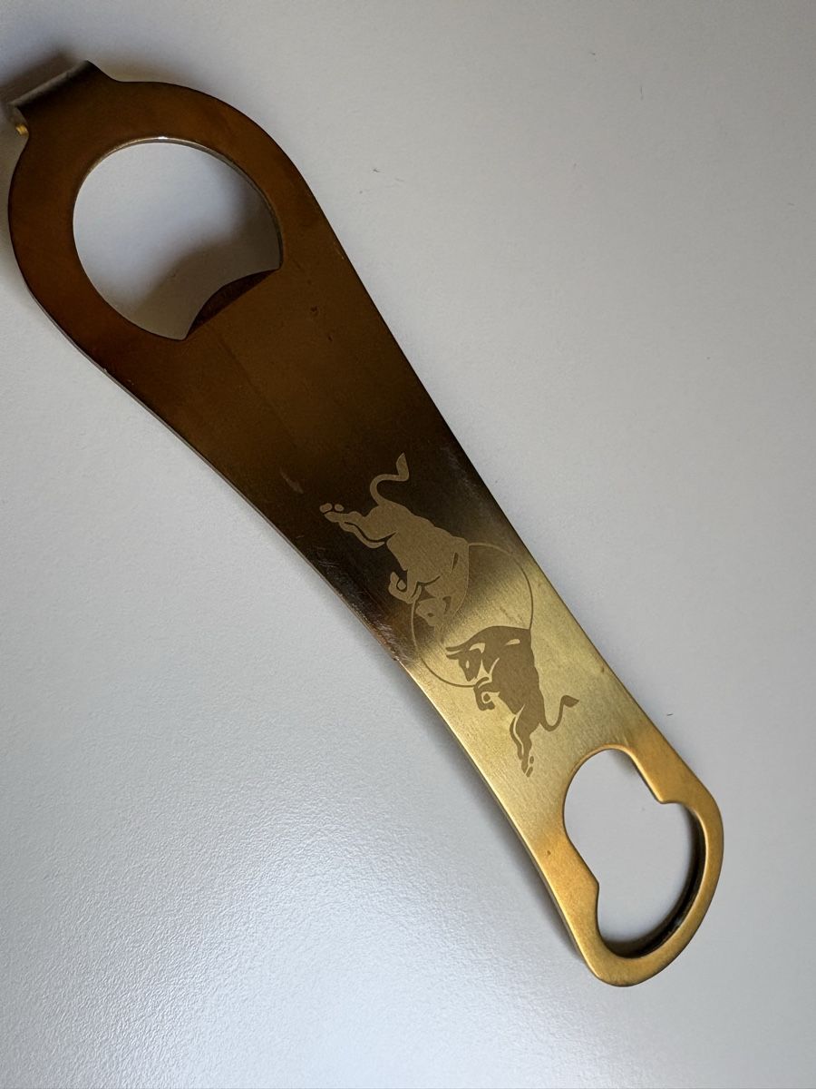 Küchengeräte: Goldener RedBull Flaschenöffner – Gebraucht aus Lauterbrunnen von Johnny_LBR 1