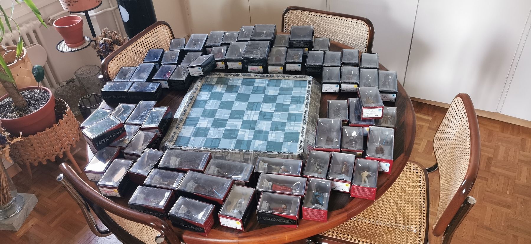 Spiele: Echiquier Starwars Altaya + 64 pieces – Gebraucht aus Vésenaz von Angela.C3