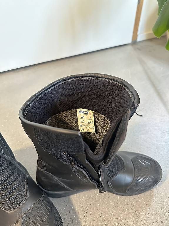 Scarpe da donna: Damen Motorradstiefel  – Usato da Pfyn venduto da lele2400 2