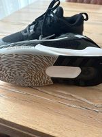TOP Tennisschuhe von Nike schwarz/weiss - Grösse 38