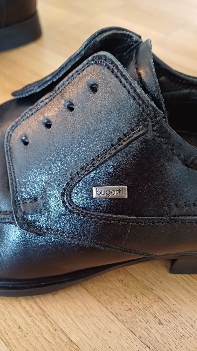 Bugatti Scarpe da uomo: Bugatti Lederschuhe Schwarz Gr. 42 – Usato da Brüttisellen venduto da bit_rr72 1