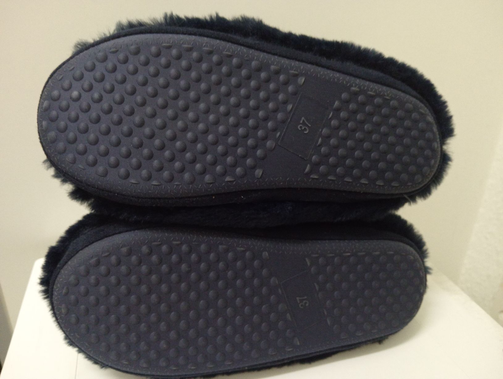 Scarpe da uomo: Hausschuhe Gr. 37, Dunkelblau, Neu – Nuovo (secondo la descrizione) da Allschwil venduto da Evgeniia78 3