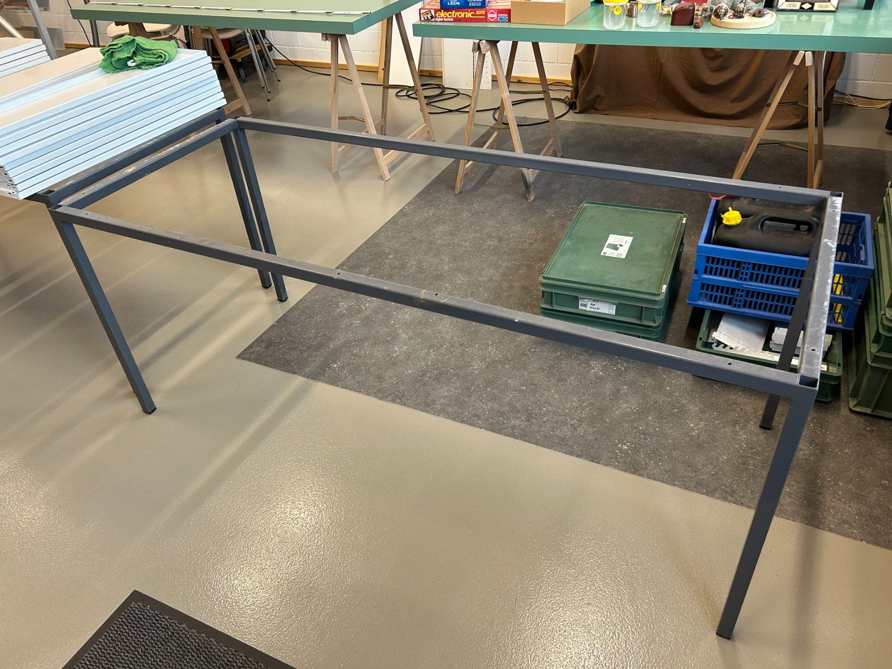 Tische: Arbeitstisch – Gebraucht aus Rotkreuz von Fairerpreis 2