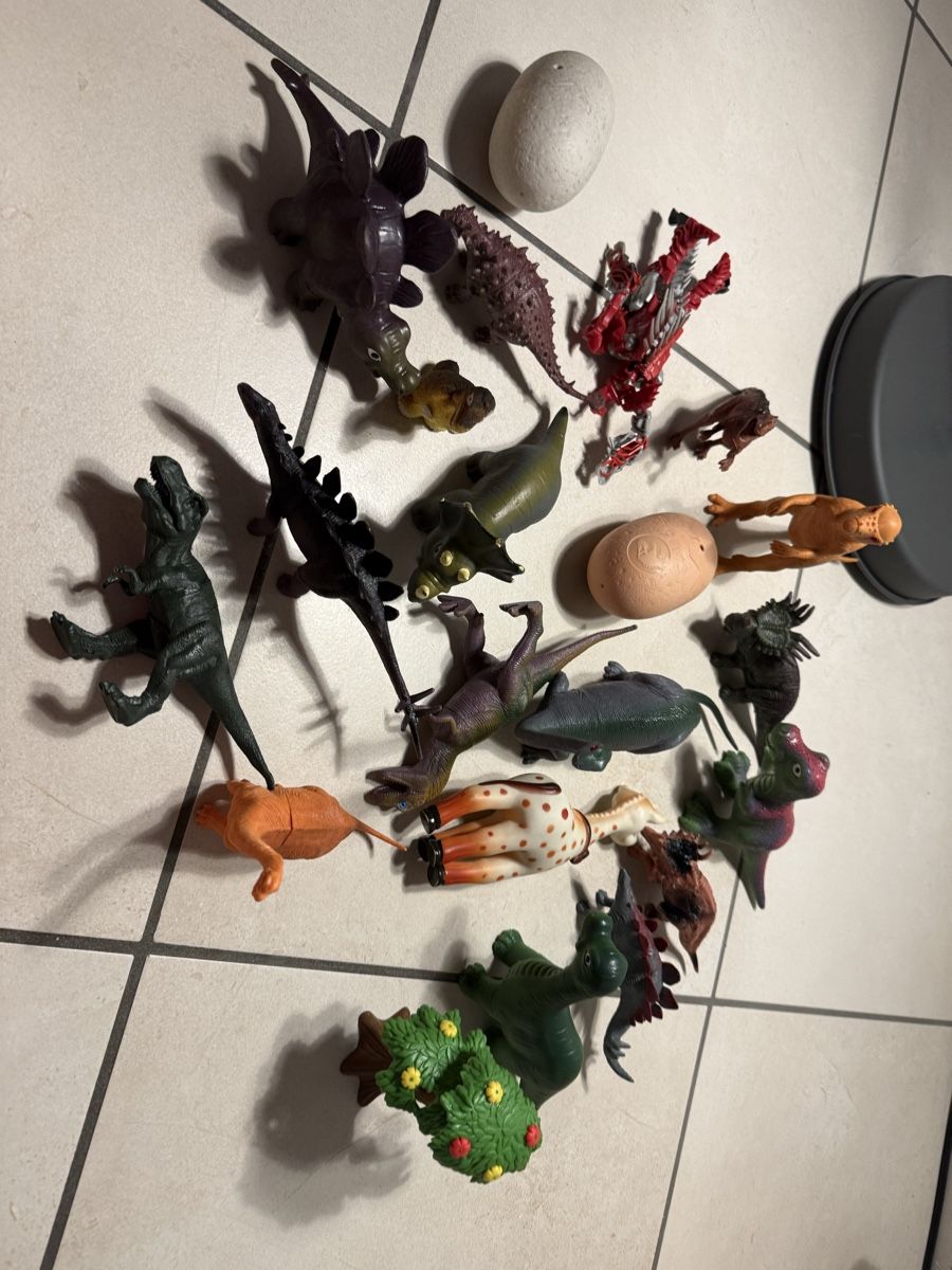 Giocattoli: Dinosauri giocattolo assortiti – Usato da Castel San Pietro venduto da Dylan79