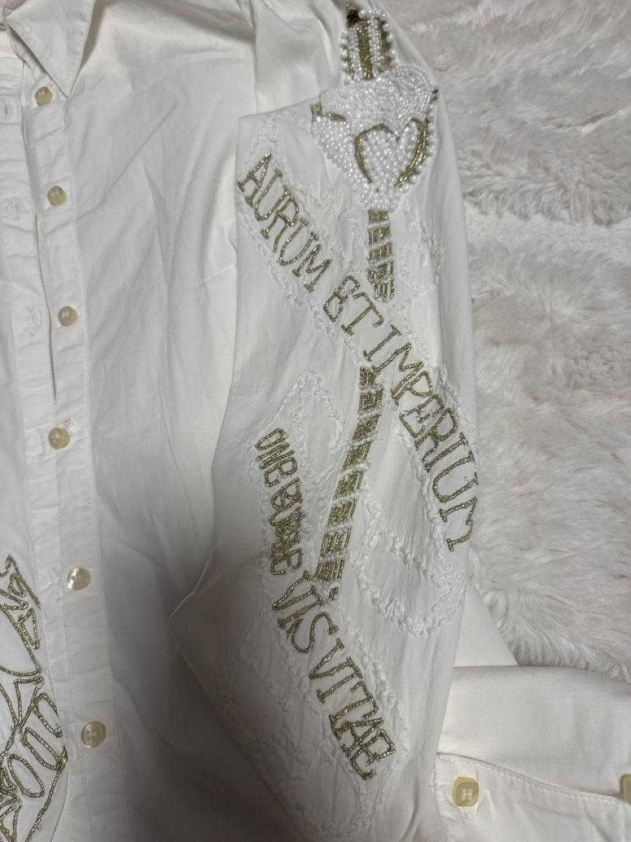 Camicette: Shirt with very unique design  – Usato da Mont-sur-Lausanne venduto da EgisCloset. 1