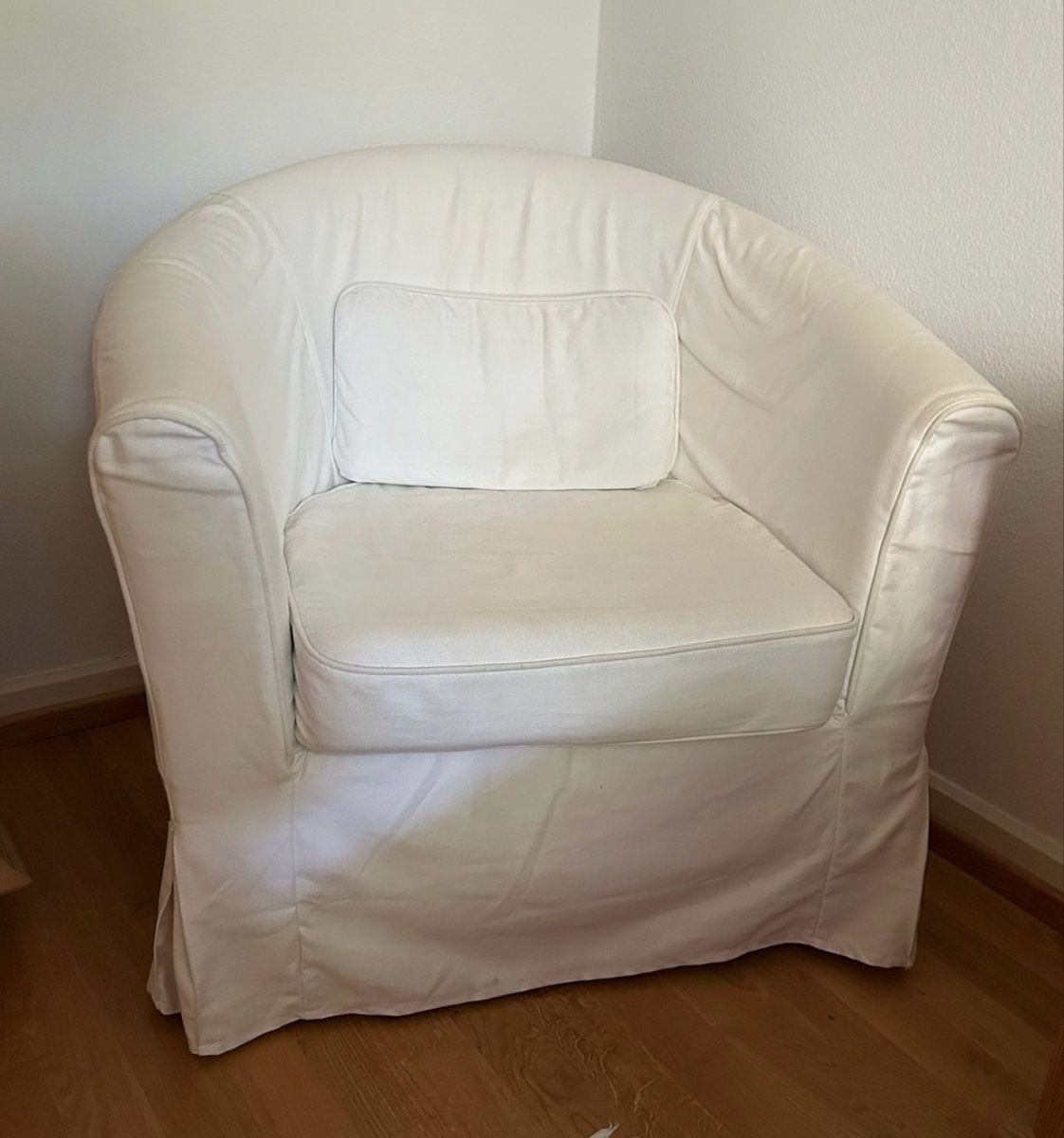 Ikea Fauteuils: Sessel weiss mit Kissen – D'occasion à Allschwil par AnnixAnnox